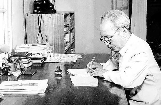 Người là Hồ Chí Minh