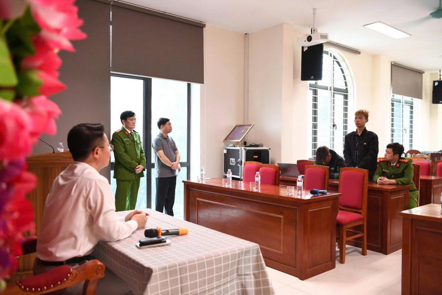 Thiếu tướng Nguyễn Minh Tuấn, Giám đốc Công an tỉnh và Đại tá Trương Quang Hải – Phó Giám đốc, Thủ trưởng Cơ quan Cảnh sát điều tra đã trực tiếp làm việc với các đối tượng để làm rõ một số nội dung thông tin ban đầu.