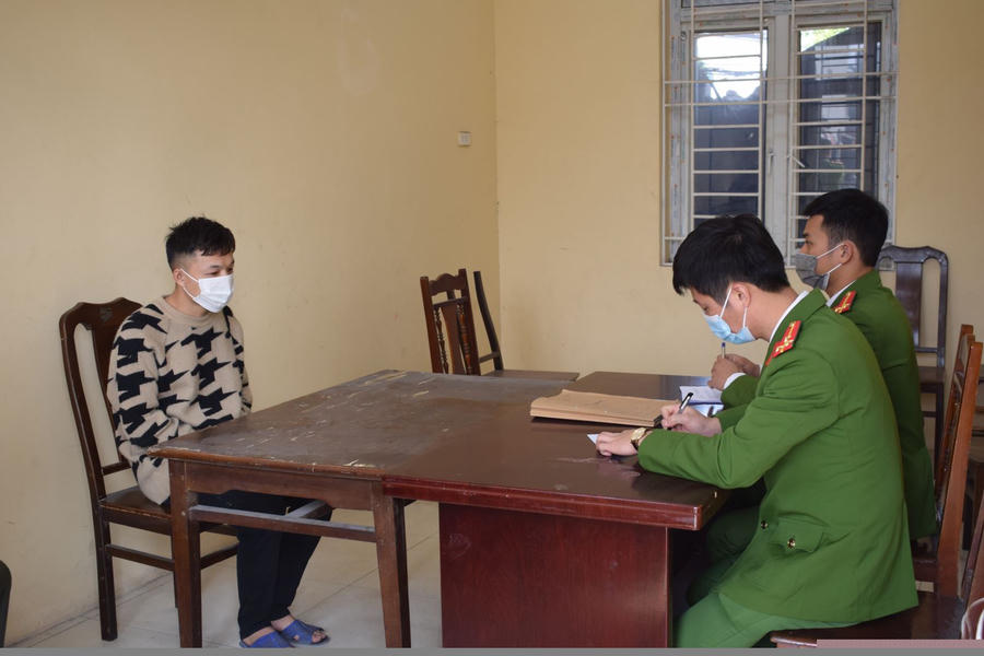 Đối tượng tại công an.