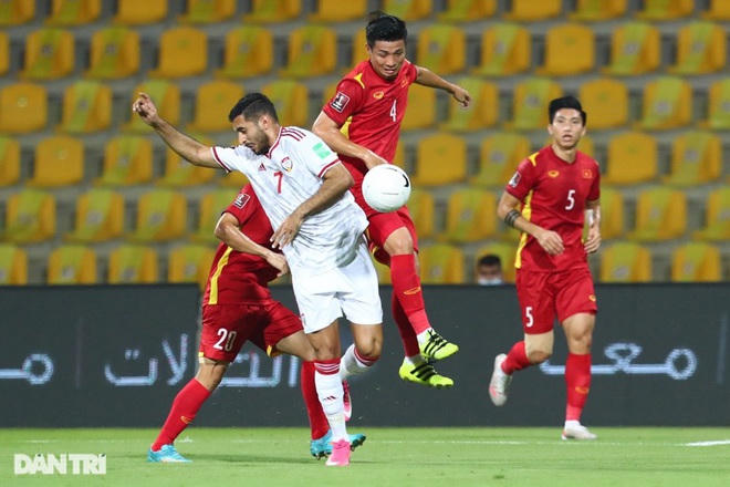 Đội tuyển Việt Nam thua UAE 2-3.