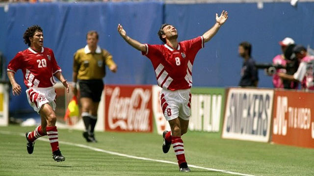 Bulgaria đã lách qua khe cửa hẹp khi hạ gục Pháp trong trận play-off để giành quyền lọt vào vòng chung kết World Cup 1994. Tại giải đấu này, đội bóng của Hristo Stoichkov tiếp tục gây bất ngờ lớn khi vượt qua hàng loạt đối thủ mạnh (trong đó có đương kim vô địch thế giới, Đức) để vào bán kết. Dù vậy, câu chuyện cổ tích của Bulgaria đã khép lại sau thất bại 1-2 trước Italia. Dù không thể tiến tới trận chung kết nhưng Bulgaria đã giới thiệu thế hệ vàng tài năng. Hristo Stoichkov đã nhận Quả bóng vàng năm ấy.