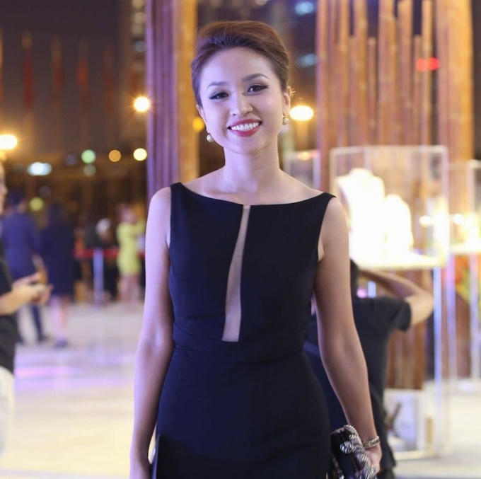 Cô cho biết một bên mắt của mình đã bị hỏng hoàn toàn và giọng nói đang mất dần đi.