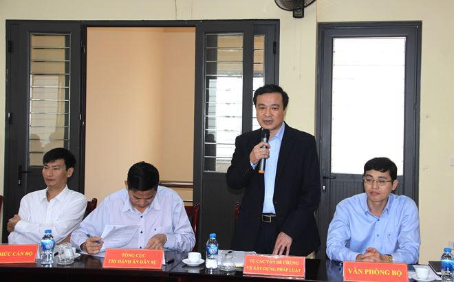 Ông Nguyễn Hồng Tuyến, Vụ trưởng Vụ Các vấn đề chung về xây dựng pháp luật đánh giá cao những nỗ lực của Tư pháp Thái Nguyên trong việc triển khai Luật Ban hành VBQPPL
