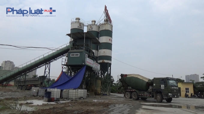 Tại trạm A&P hàng ngày các xe bồn, xe tải chở VLXD vẫn tấp nập ra vào hoạt động.