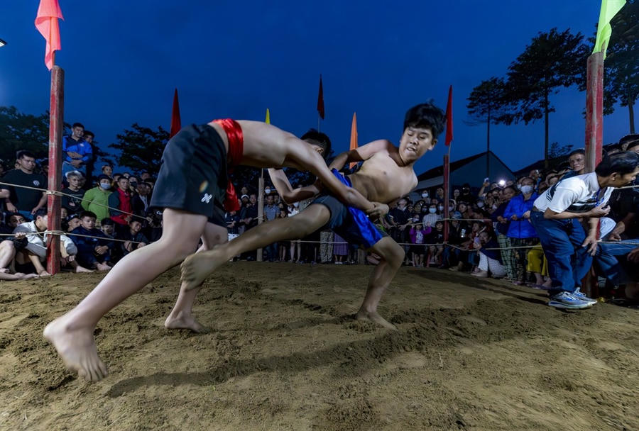 Hội vật làng Sình từng là nơi lựa chọn tuyển chọn võ sĩ cho triều đình phong kiến xưa. (Ảnh: hue.gov.vn)