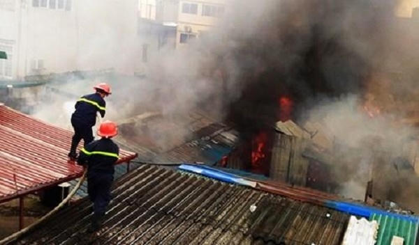 Ngọn lửa nhanh chóng bị khống chế.