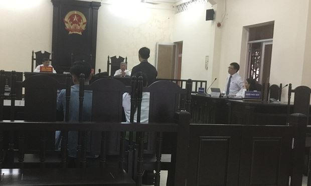 Phiên tòa phải kéo dài đến 2 ngày.
