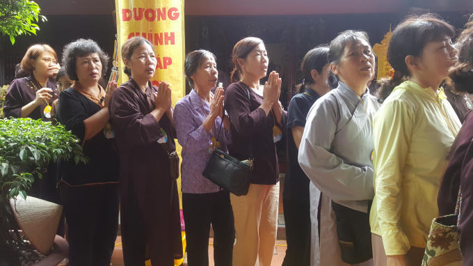 H&agrave; Nội: Phật tử ch&ugrave;a Trấn Quốc hoan hỉ k&iacute;nh mừng đại lễ Phật đản