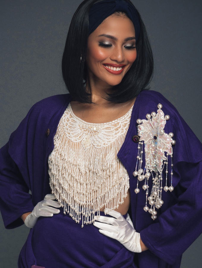 Trương Thị May thưc hiện bộ ảnh mới với trang phục bố tặng mẹ cách đây 30 năm