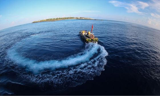 Triển lãm “Trường Sa xin đến một lần” trưng bày 50 tác phẩm nhiếp ảnh, là câu chuyện kể về hải trình với mạch cảm xúc của hơn 200 đại biểu Đoàn công tác số 8 ra thăm Trường Sa.