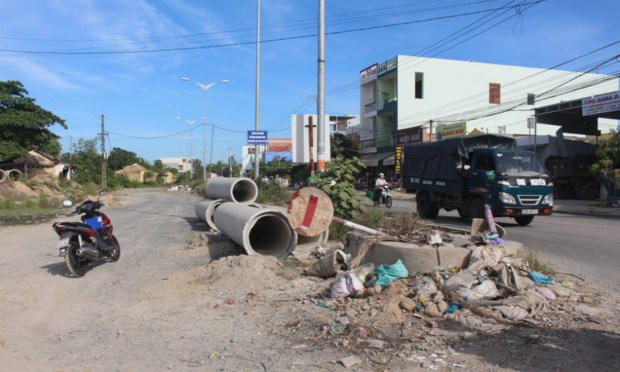 Đoạn đường ngắn thi công đã 3 năm vẫn “giậm chân tại chỗ”.