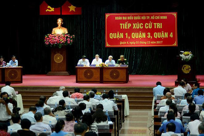 Toàn cảnh buổi tiếp xúc cử tri.