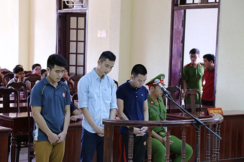 Các bị cáo tại tòa. (Ảnh: VNE)