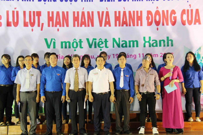 Các đại biểu phát động cuộc thi “Biến đổi khí hậu với cuộc sống” tại trường Cao đẳng sư phạm Bà Rịa – Vũng Tàu.