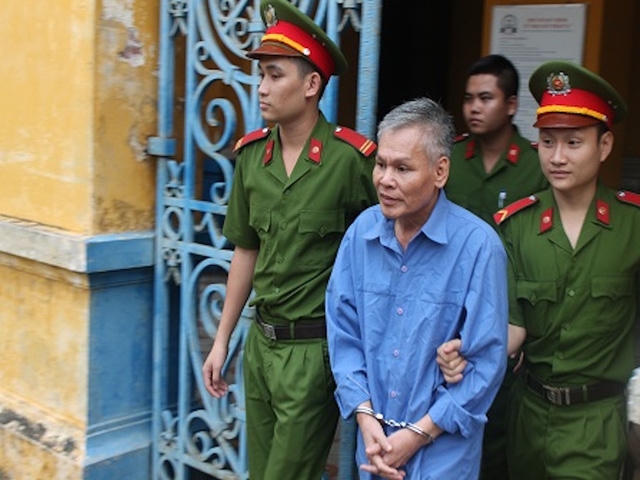 Phải tạo lập cơ chế không thể tham nhũng, không dám tham nhũng và đưa các cá nhân tham nhũng ra xét xử, răn đe.