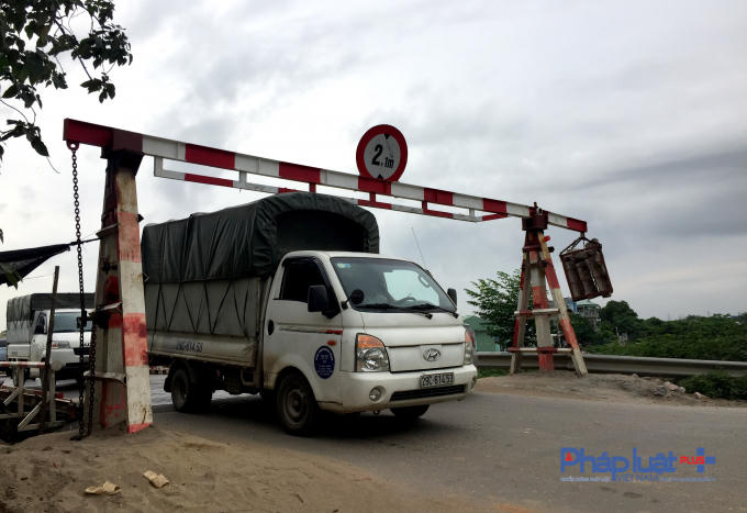 Năm 2010, đơn vị quản lý cầu đã phải gia cường mặt cầu bằng tấm đan sắt thép do xuống cấp trầm trọng. Để đảm bảo an toàn, đơn vị quản lý đã lắp đặt barie hạn chế chiều cao tối đa 2,1 mét đối với phương tiện qua cầu.
