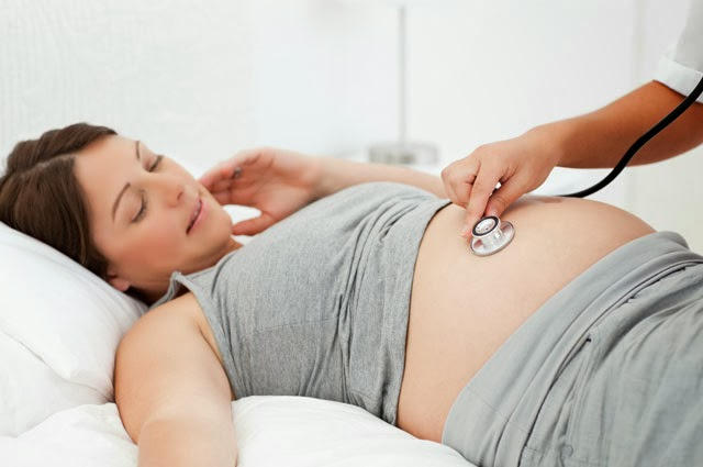 Lao động nữ được nghỉ làm để đi khám thai (Ảnh minh hoạ).