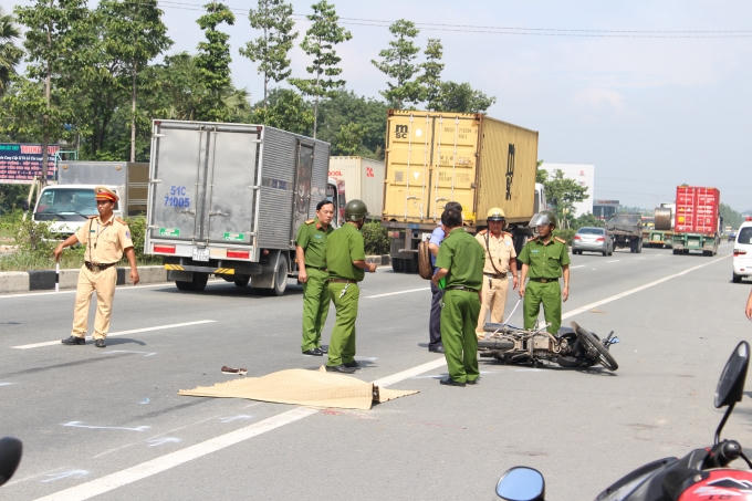 Lực lượng chức năng có mặt giải quyết vụ việc.