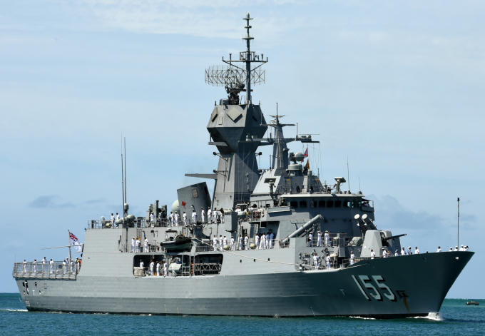 Chiến hạm HMAS Ballarat FFH 155 của Hải quân Hoàng gia Australia.