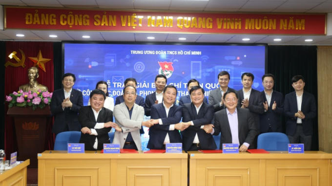 Tổng Biên tập 4 cơ quan báo chí của Đoàn tại lễ ký kết.