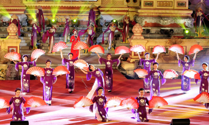Festival Huế 2018: “Huế Vàng Son”, độc đáo áo dài xưa