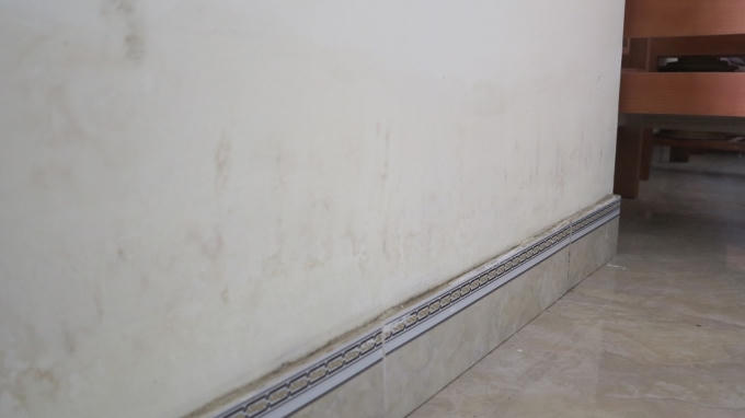 Nhiều vị trí khác cũng bị thấm nước .