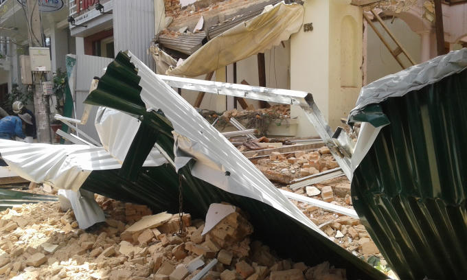 Hiện trường vụ sập tường nhà.