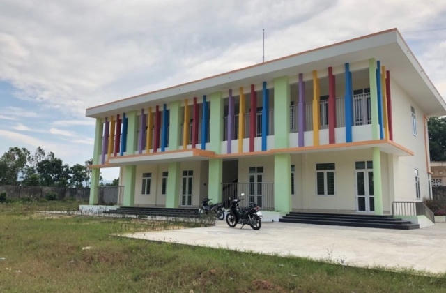 Thiếu giáo viên, trường tiền tỷ xây xong chỉ để... ngắm