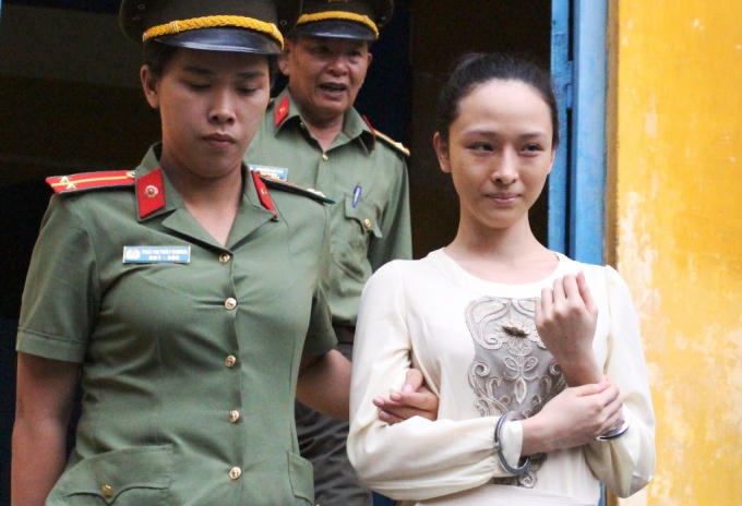 Hoa hậu Phương Nga tại tòa ngày 21/9.