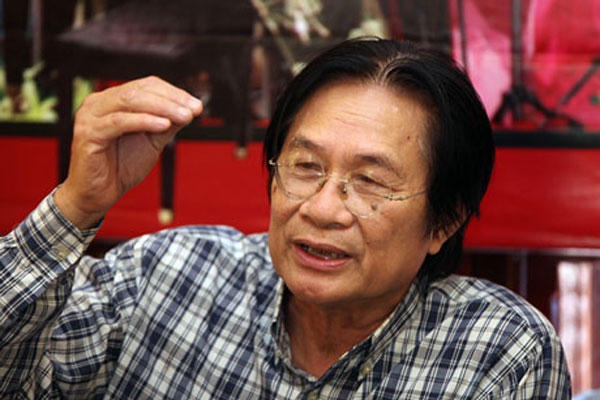 Nhạc sĩ Dương Thụ cho rằng: "Việc phê bình rất khó còn là bởi cả xã hội có nỗi sợ hãi mình bị làm sao đó cho nên ai cũng muốn an toàn..."