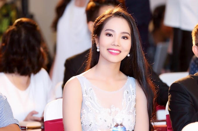 Dương Kim Ánh ngày càng lột xác về hình ảnh. Cô chịu khó đầu tư về trang phục, trang điểm để có được diện mạo hoàn hảo trong mỗi lần xuất hiện trước giới truyền thông.