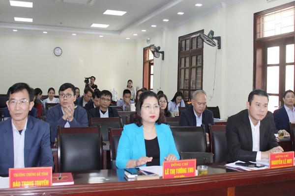 Quang cảnh buổi làm việc.