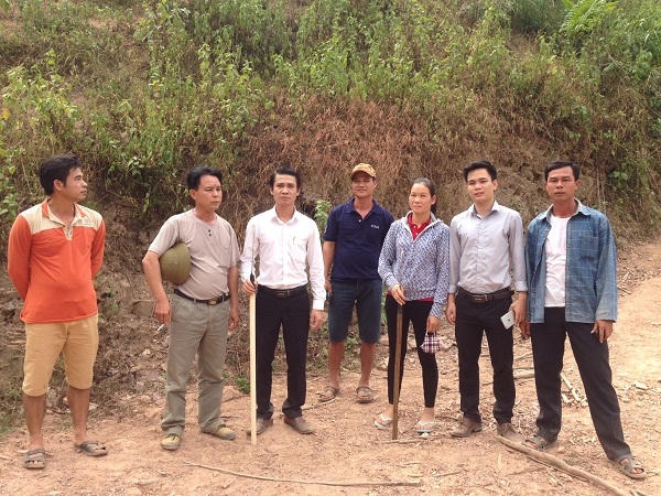 Đại diện một số hộ dân (trong 36 hộ) tại khu vực đất tranh chấp.