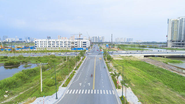 Tuyến R2 – Đường Ven hồ Trung Tâm (từ nút giao C24 đến C6).