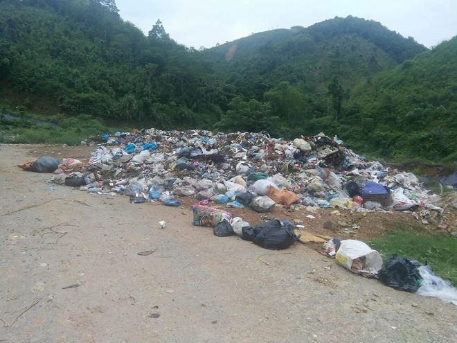 Người d&acirc;n 20 năm ăn ngủ cạnh b&atilde;i r&aacute;c