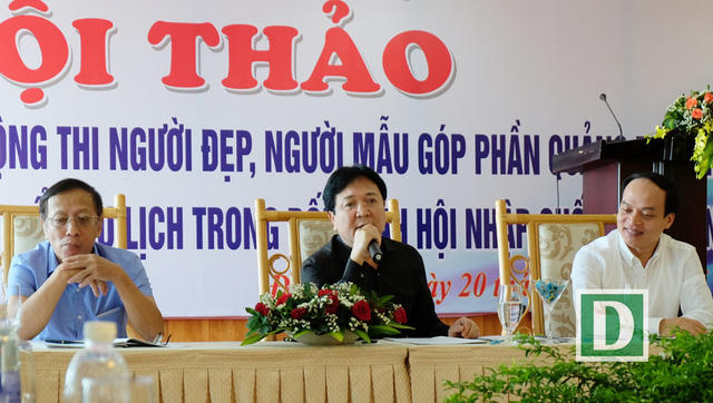 Thứ trưởng Bộ VH-TT-DL Vương Duy Biên cùng đại diện lãnh đạo Cục Biểu diễn Nghệ thuật và Vụ Pháp chế của Bộ chủ trì Hội thảo
