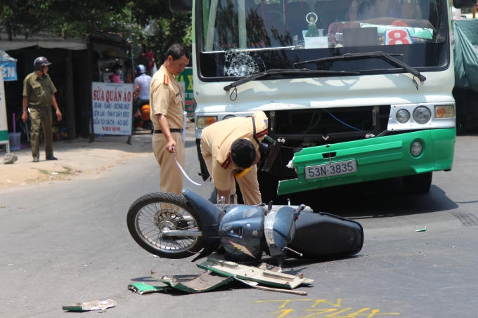 Lực lượng chức năng có mặt giải quyết hiện trường.