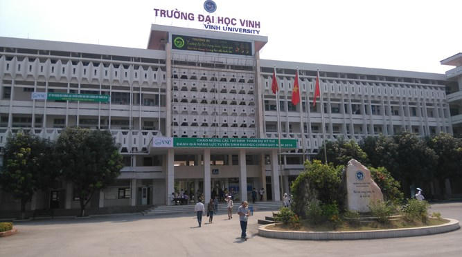 Trường đại học Vinh nơi xảy ra sự việc nữ sinh rơi từ tầng 4 ký túc xá xuống đât tử vong ngay tại chỗ.
