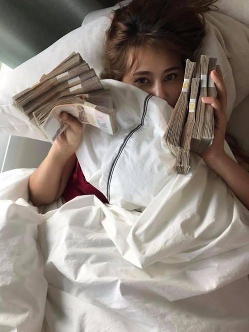 Bị bạn gái giận, chàng trai quyết bỏ ra 700 triệu đồng làm hòa