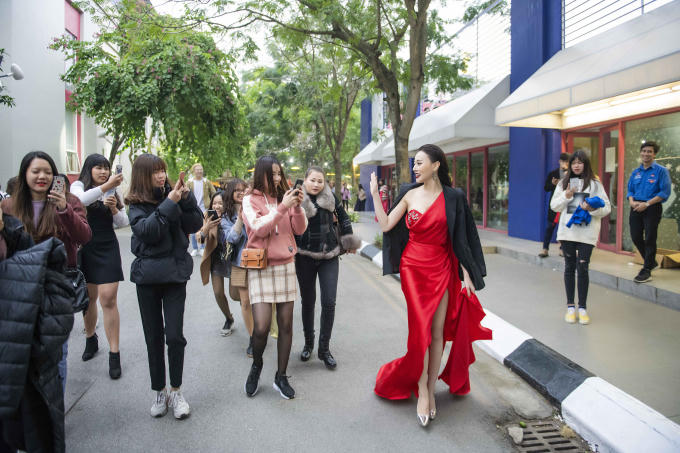 Lịch tr&igrave;nh k&iacute;n đặc &ldquo;kh&ocirc;ng thở nổi&rdquo; trong một ng&agrave;y của Phương Oanh