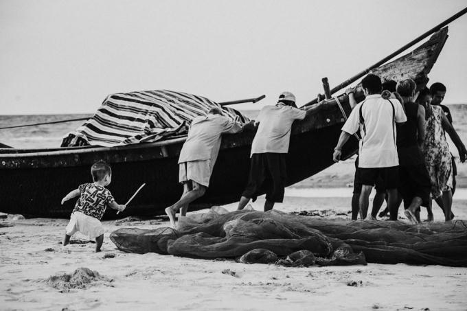 Chung sức. (tác giả: Lê Quang Linh)