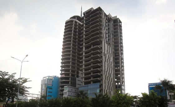 Ngân hàng Agribank nhiều lần rao bán cao ốc văn phòng V-Ikon tại số 129 A - 131 - 131 A - 133 - 135 A - 153/33 đường Điện Biên Phủ, phường 15, quận Bình Thạnh do Công ty TNHH Việt Thuận Thành làm chủ đầu tư nhưng đến thời điểm hiện tại vẫn chưa có người mua