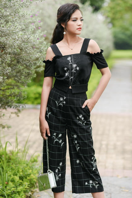 Thu Quỳnh &lsquo;Sống chung với mẹ chồng&rsquo; l&agrave;m n&agrave;ng thơ của NTK Xu&acirc;n L&ecirc;