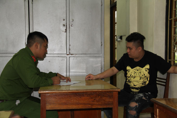 Đối tượng Vũ Anh Tú bị cơ quan công an tỉnh Yên Bái bắt giữ. Ảnh: Lê Phiên