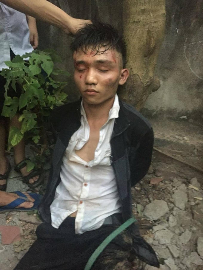Phát đã bị khống chế và bắt giữ ngay sau đó.
