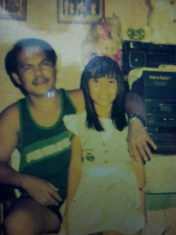 Tại Hà Nội, cô hát với ban nhạc tại một quán café. Thu nhập hàng tháng được khoảng 700 đô. Vì gia đình còn khó khăn, cô gửi tiền đều đặn hàng tháng về quê 500 đô còn lại 200 đô để chi trả tiền nhà, ăn uống và sinh hoạt. Hầu như không dành dụm gì riêng cho mình. Janice Phương chia sẻ: “Gia đình tôi ở Philippines không khá giả. Nhà có hai chị em. Tôi chủ động xin bố mẹ nghỉ học để có thể cho chị gái học lên Đại học. Tôi không thấy buồn vì điều đó dù sao niềm đam mê lớn nhất của tôi vẫn là ca hát và tôi đang được sống với điều mình yêu thích”.