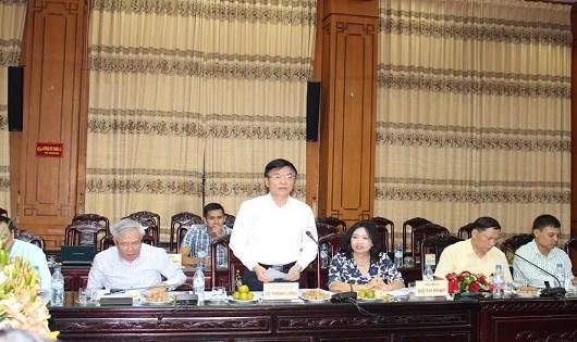 Bộ trưởng Bộ Tư pháp Lê Thành Long phát biểu tại buổi làm việc với Thường trực Tỉnh ủy, HĐND, UBND tỉnh Thái Bình.