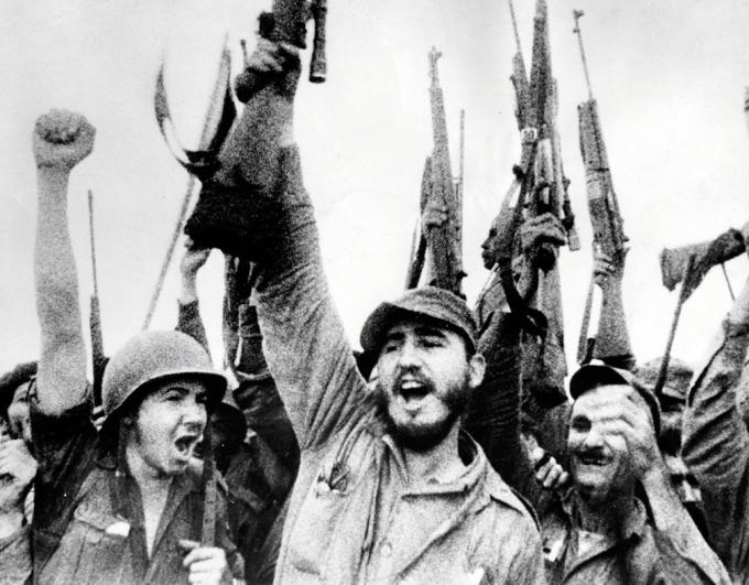 Năm 1953, Fidel Castro cùng người em trai Raul dẫn theo 100 chiến sĩ tấn công trại lính Moncada Barracks, khởi đầu cuộc cách mạng chống chế độ độc tài Batista. Tuy sau trận đánh này, Fidel và nhiều nghĩa quân bị chính quyền độc tài Batista bắt giữ, đưa ra xét xử, nhưng Fidel đã tự bào chữa cho mình một cách hùng hồn bằng bài biện hộ làm chấn động chính quyền phản động mang tên: “Lịch sử sẽ phán quyết tôi vô tội.”. (Ảnh: Rex)