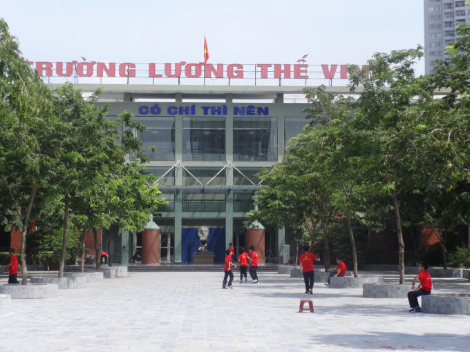 Khẩu hiệu của trường được thầy làm theo những lời chia sẻ của học sinh. Ảnh: Ngọc Nga