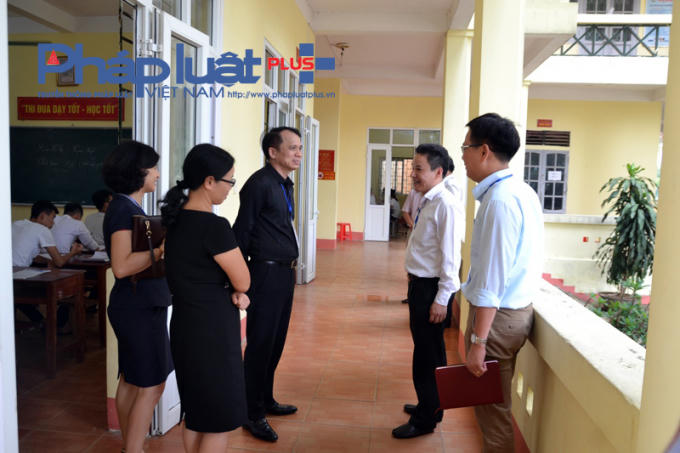 Thứ trưởng Phạm Mạnh Hùng thăm, kiểm tra trường nội trú cấp II-III Bắc Quang. (ảnh: Giào Họ)